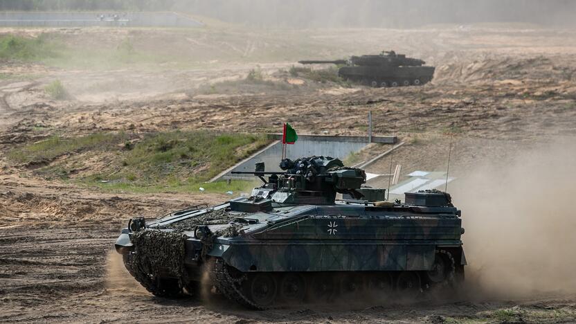  „Leopard 2“ tankas.