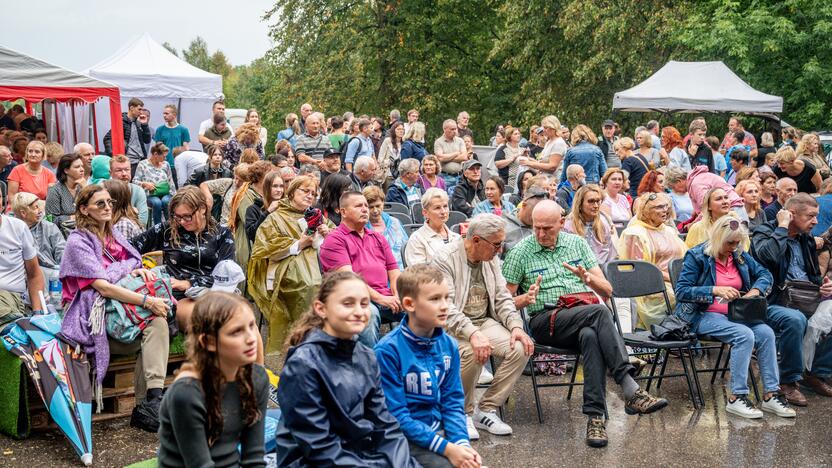 Skambantis Kadagių slėnis