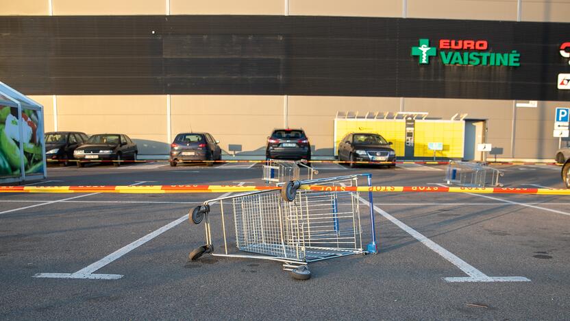 Prekybos centrai Kaune pradeda riboti automobilių srautus