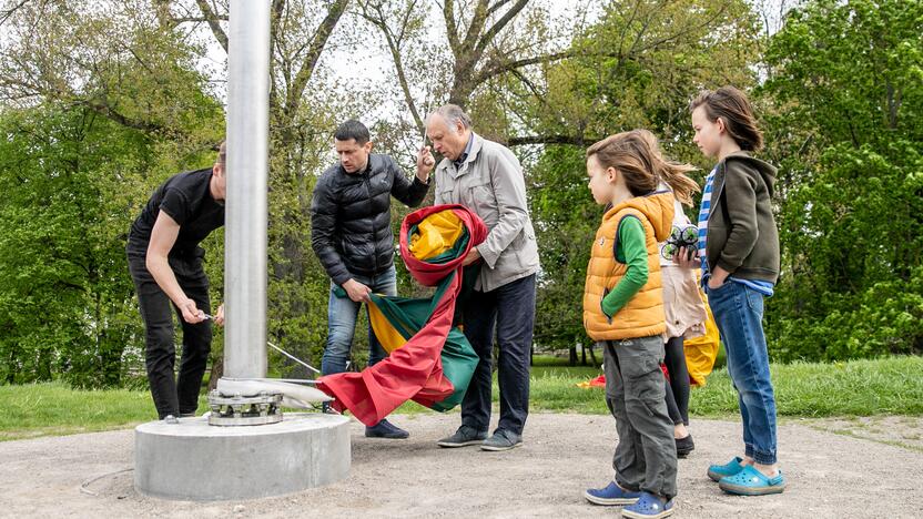 Kauno gimtadieniui – vėliava virš miesto