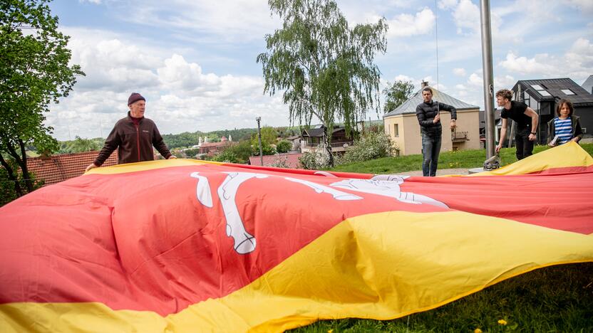 Kauno gimtadieniui – vėliava virš miesto