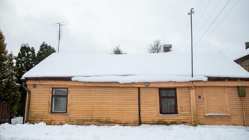 Gausus sniego sluoksnis padengė Kauno stogus