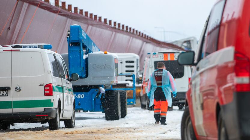 Nelaimė Kaune – tilto per Nerį statybų aikštelėje ant žmonių nukrito plokštė