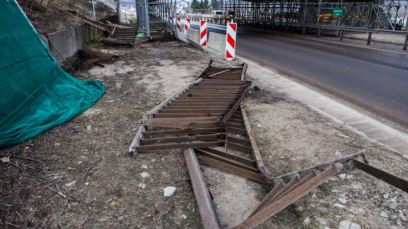 Nukrito vieno iš Kleboniškio tilto turėklai