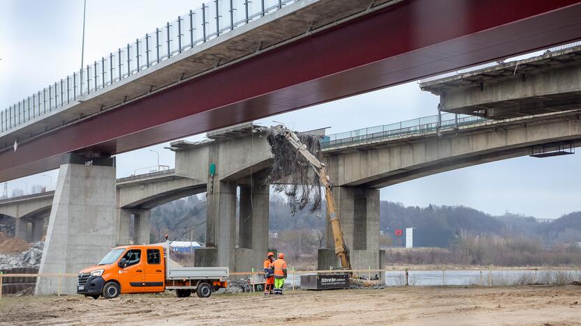 Nukrito vieno iš Kleboniškio tilto turėklai