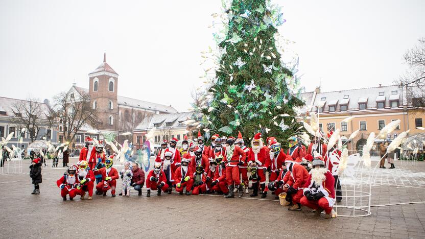 Ratuoti Kalėdų Seneliai aplankė Kauną