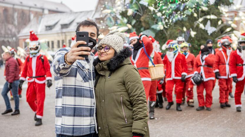 Ratuoti Kalėdų Seneliai aplankė Kauną