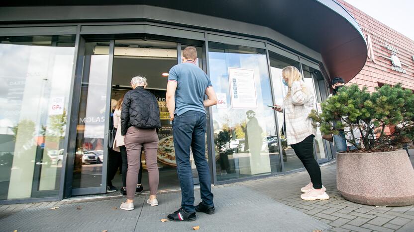 Kauno prekybos centruose tikrinami galimybių pasai