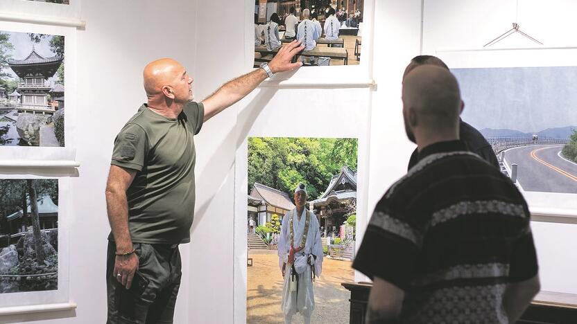 Originalumas: pasak E. Karaliaus, visos fotografijos užfiksuotos telefonais ir atspausdintos ant japoniško popieriaus WASHI. 