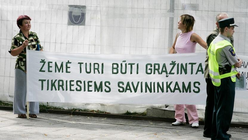 2007 m. piketas dėl žemės grąžinimo teisėtiems savininkams Vilniuje.