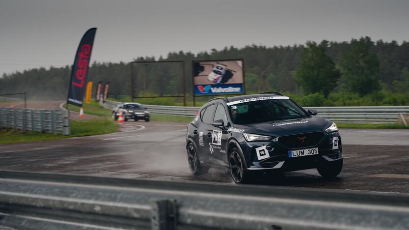 Išbandymai: "Press rally" dalyvių "Nemuno žiede" laukė dvi rungtys.