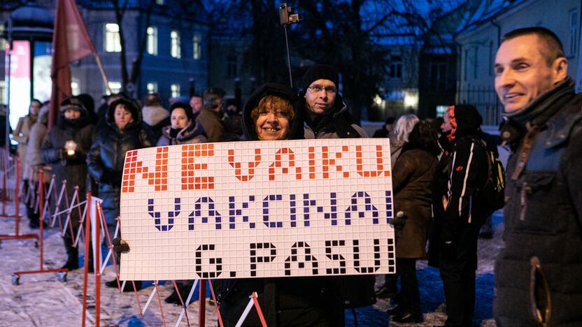 „Basų mamų“ protestas prieš galimybių pasą vaikams