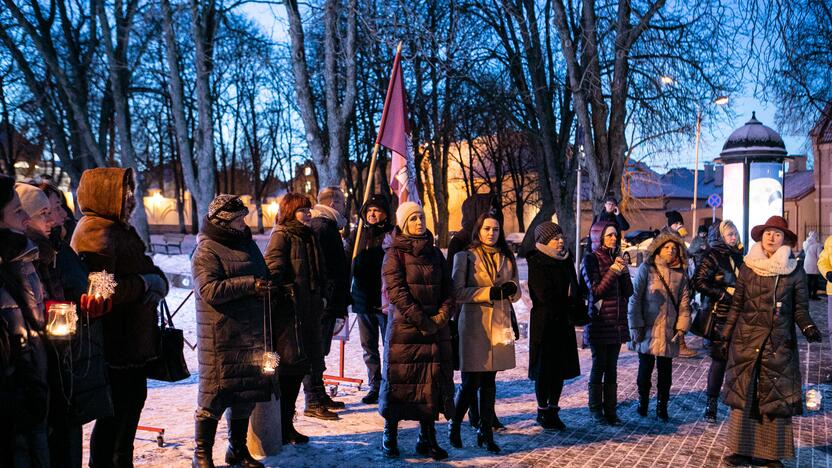 „Basų mamų“ protestas prieš galimybių pasą vaikams