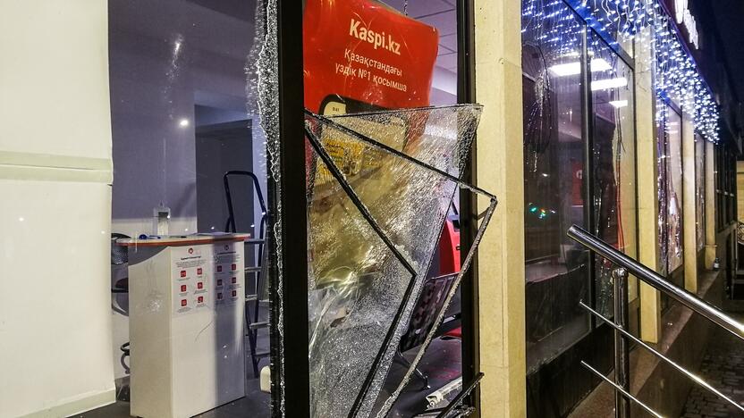 Policijos pajėgos Kazachstane tramdo protestuojančius gyventojus