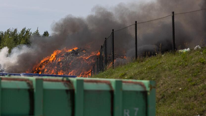 Didžiulis gaisras įmonėje „Ecoservice“