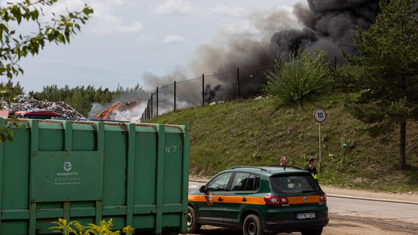 Didžiulis gaisras įmonėje „Ecoservice“