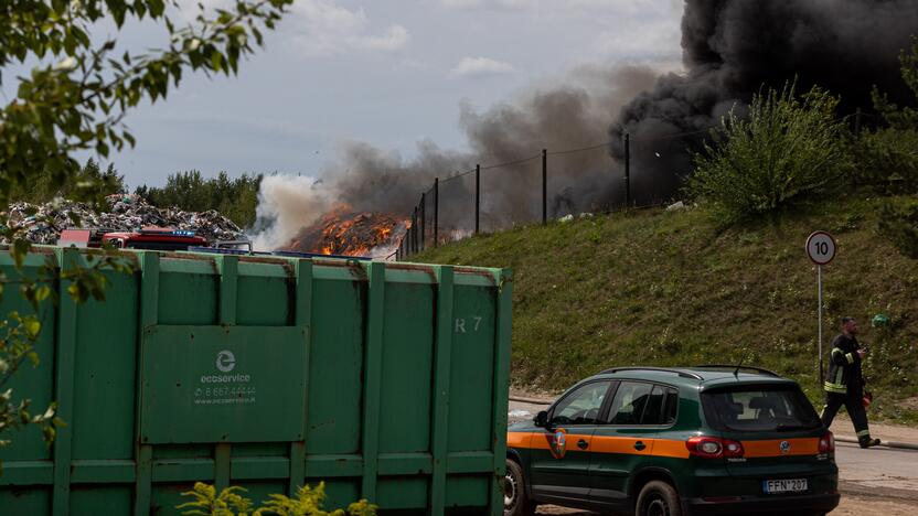 Didžiulis gaisras įmonėje „Ecoservice“