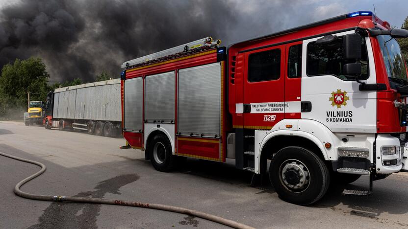 Didžiulis gaisras įmonėje „Ecoservice“