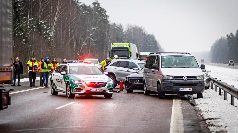 Situacija: trečiadienį „Via Baltica“ atkarpoje susidūrus trims automobiliams ir trims vilkikams teko uždaryti eismą.