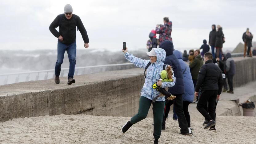 Patarimas: kitą savaitę turėtume labiau saugotis vėjo ir lietaus.