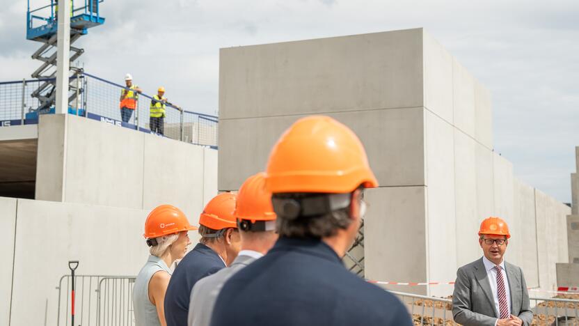 Kauno rajone kyla moderniausias Baltijos šalyse „Omniva LT“ siuntų rūšiavimo terminalas