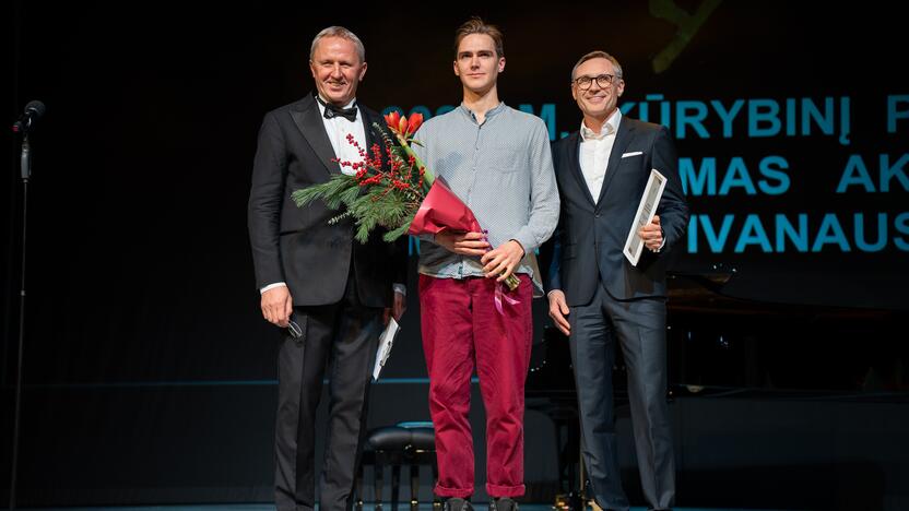 „Auksinių Teatro Rūtos šakelių įteikimo šventė“