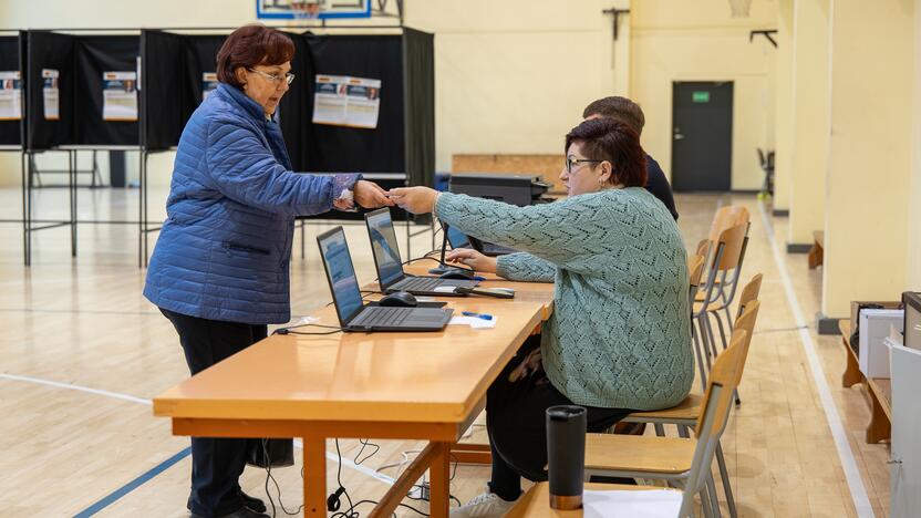 Kauniečiai balsuoja antrajame Seimo rinkimų ture