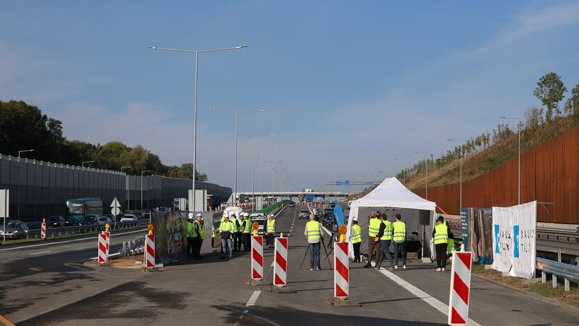 A1 kelyje atidarytas vidurinis tiltas per Nerį