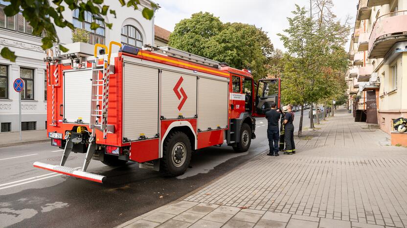 Bute užsidegė skalbimo mašina