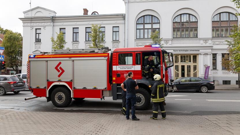 Bute užsidegė skalbimo mašina