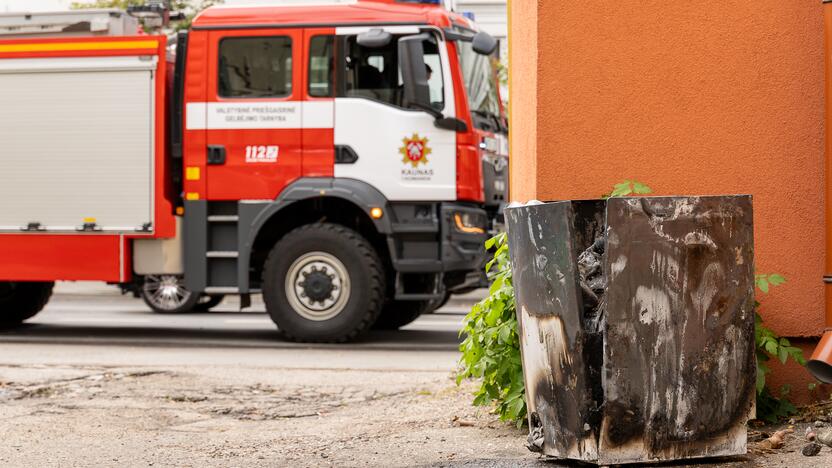 Bute užsidegė skalbimo mašina