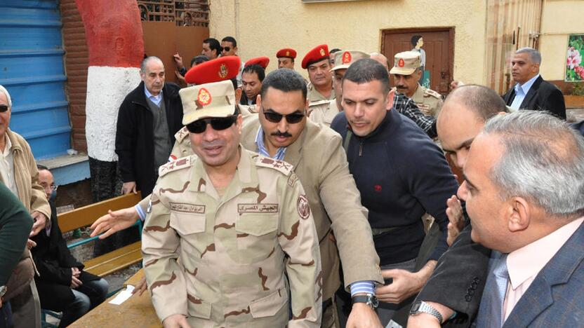 Egipto kariuomenės vadas Abdelas Fattah al-Sisi (centre)