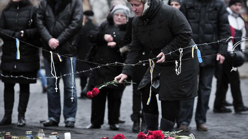 Ukrainiečiai laukia atsakymo, kas šaudė į miliciją ir taikius protestuotojus? 