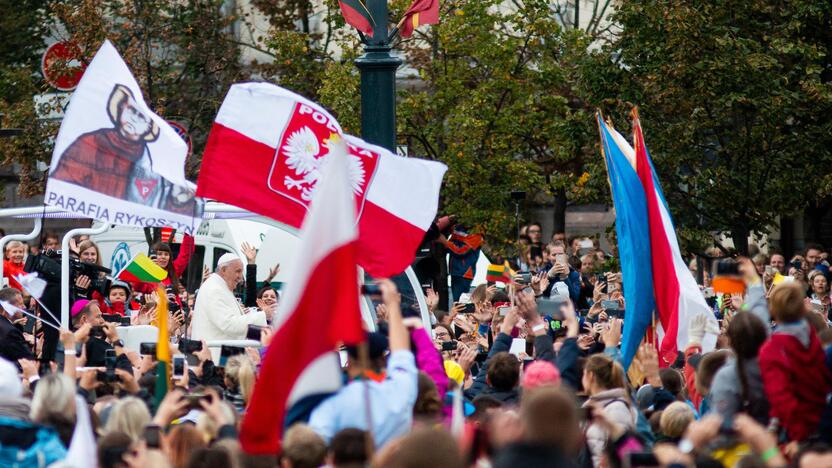 Popiežiaus kelionė iki Katedros aikštės