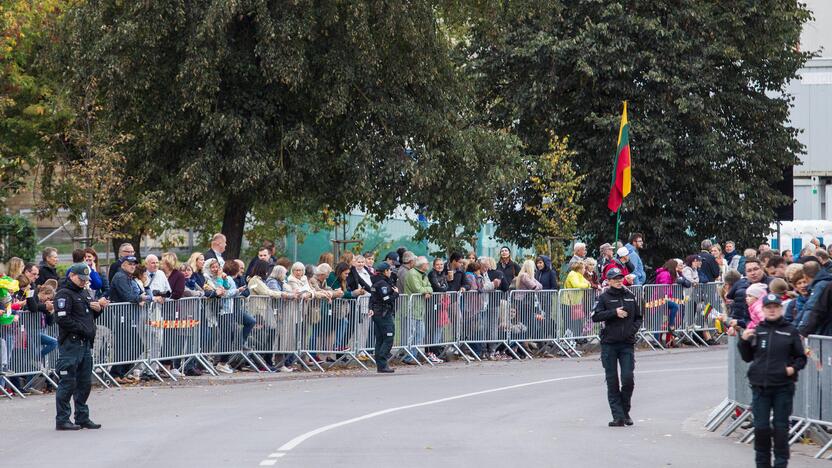 Popiežiaus kelionė iki Katedros aikštės