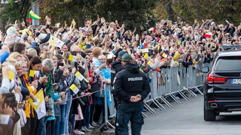 Popiežiaus kelionė iki Katedros aikštės