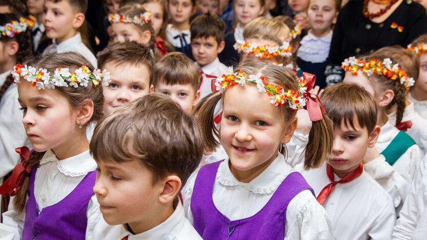 J. Basanavičiaus skulptūra padovanota progimnazijai