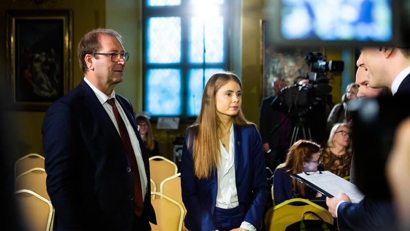 Partijų spaudos konferencijos