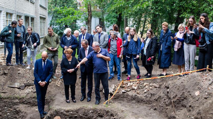 Pristatyti Didžiosios sinagogos radiniai