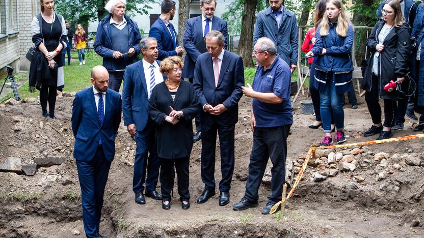 Pristatyti Didžiosios sinagogos radiniai