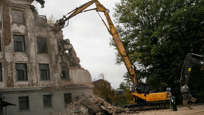 Griaunami sostinės Profsąjungų rūmai