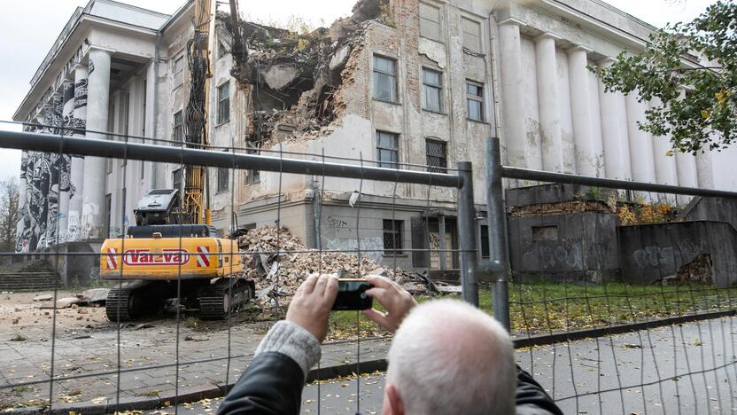 Griaunami sostinės Profsąjungų rūmai