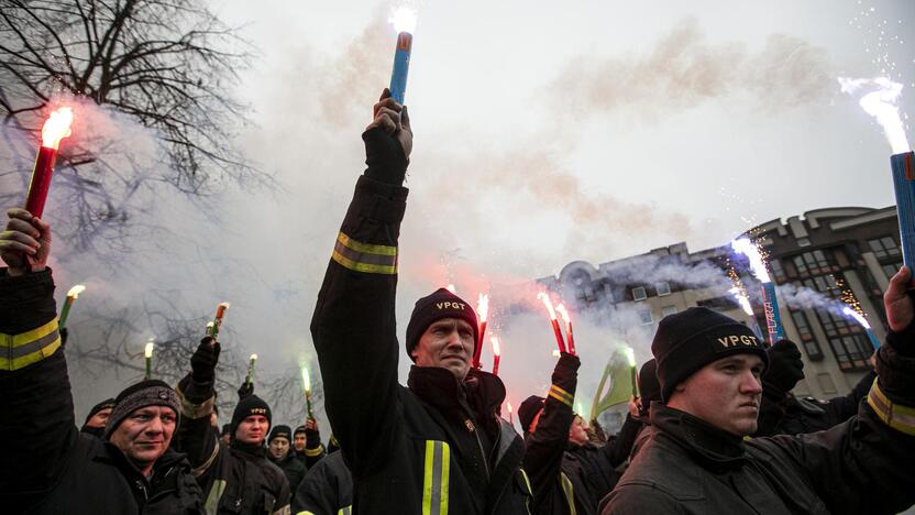 Pareigūnų protestas prie Seimo