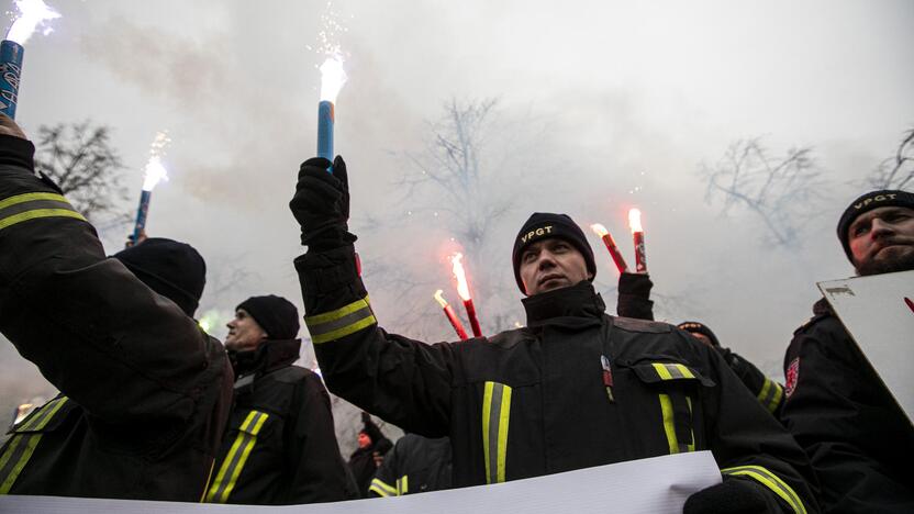 Pareigūnų protestas prie Seimo