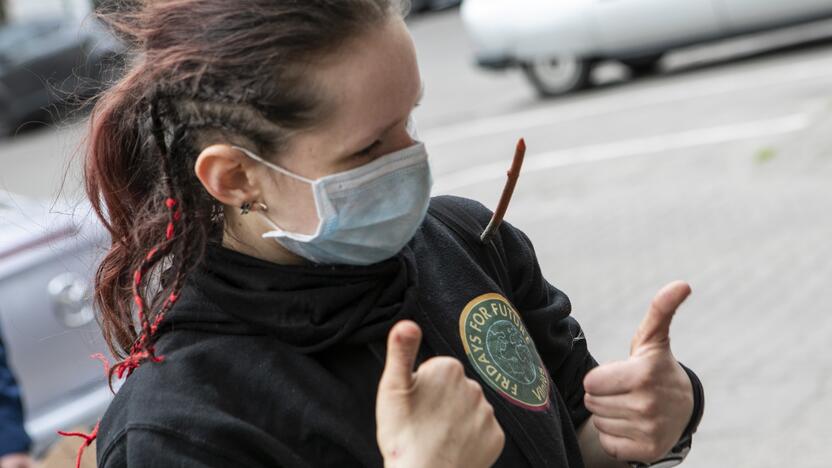 Aktyvistų protestas prieš medžioklę lankais