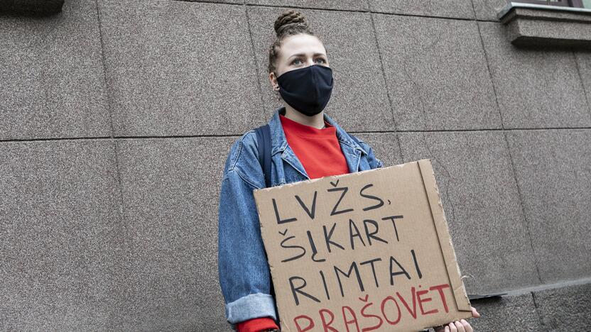 Aktyvistų protestas prieš medžioklę lankais