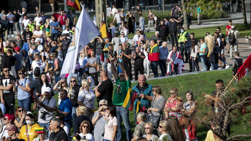 Protestas prie Seimo prieš COVID-19 ribojimus