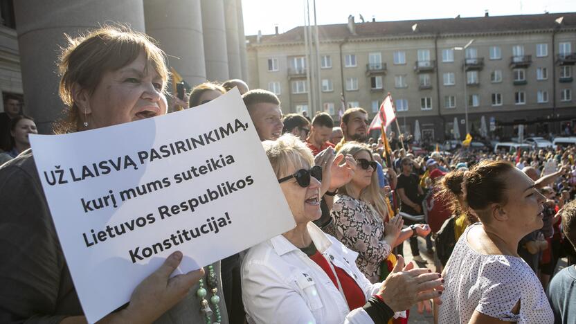 Protestas prie Seimo prieš COVID-19 ribojimus