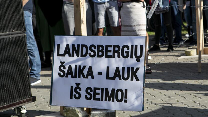 Protestas prie Seimo prieš COVID-19 ribojimus