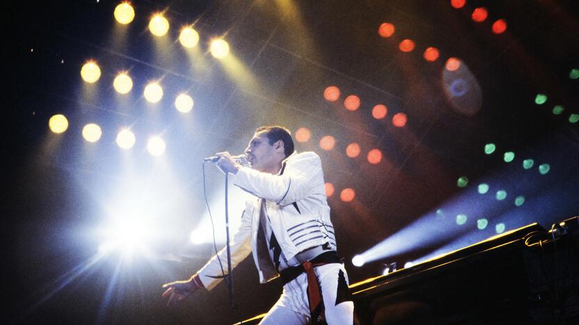 1991 m. nuo AIDS mirė britų legendinės grupės „Queen“ 45 metų vokalistas Freddie Mercury. Gimė 1946 m.